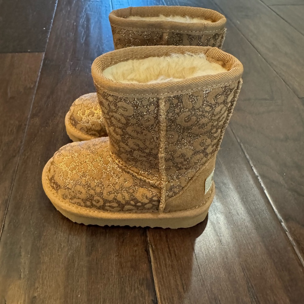 New UGG Tan Patterned Boots with Fur Trim